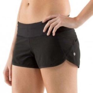 Black Lululemon speed up shorts (4)